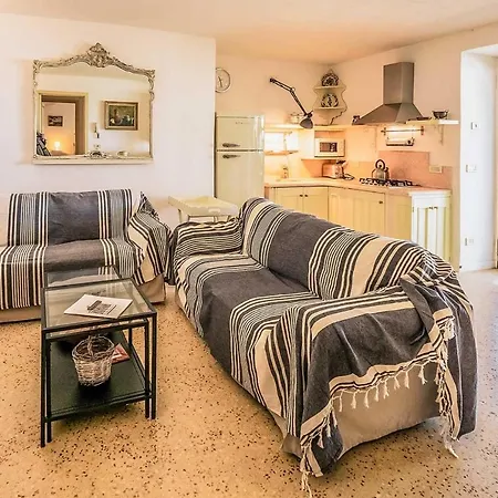 Sleeps 6 Pool Air Con Wifi Ostuni